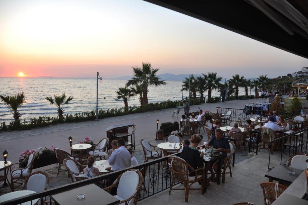 Ladies Beach Hotel Kusadasi Exterior photo